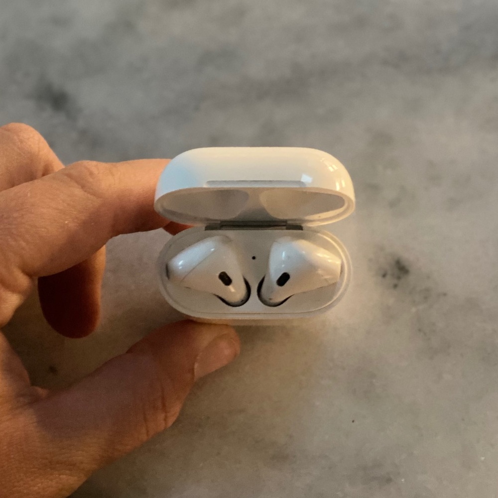 Apple AirPods Gen 1
